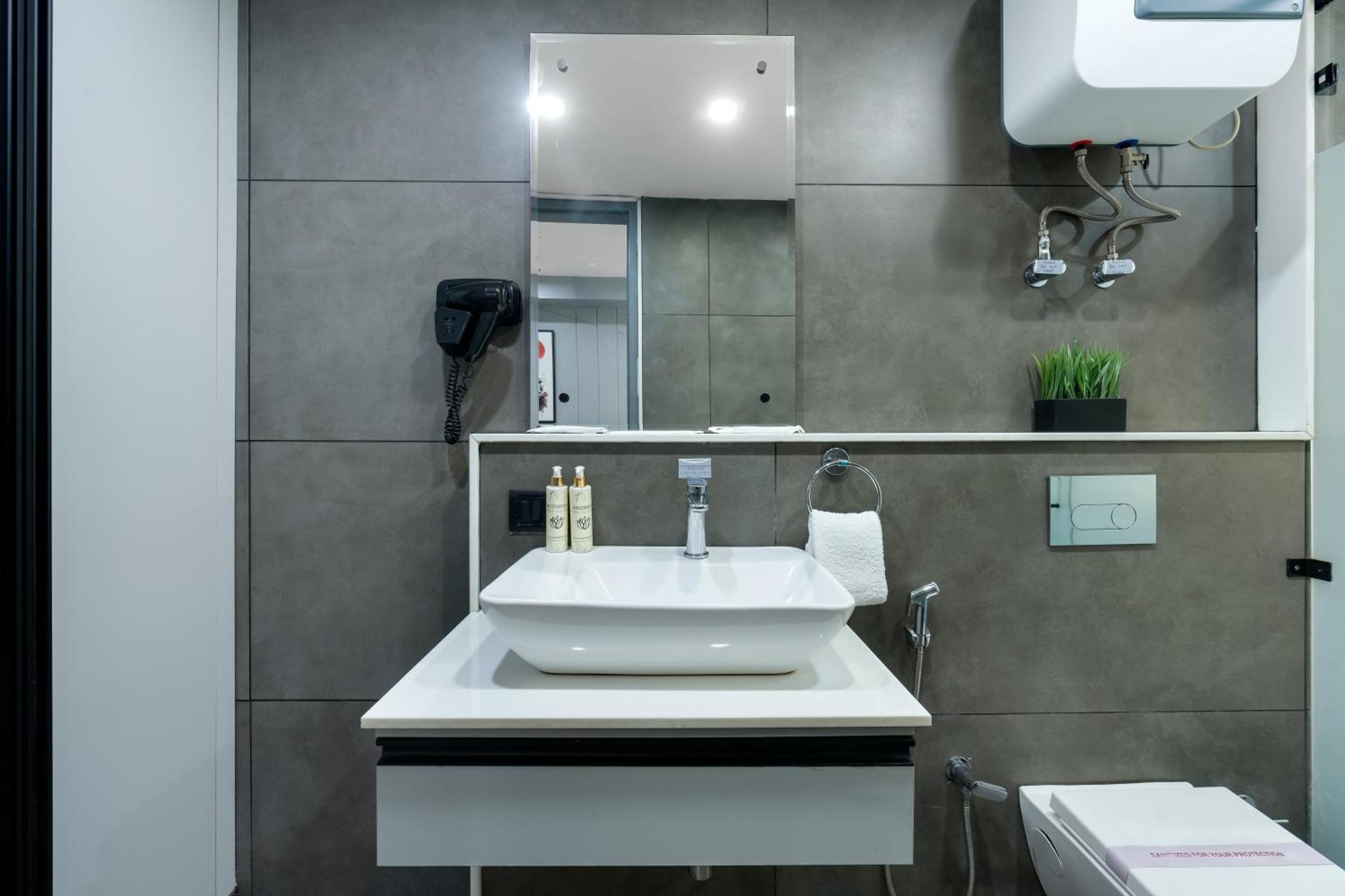 Bedchambers Serviced Apartments, Mg Road Gurgaon Exterior photo