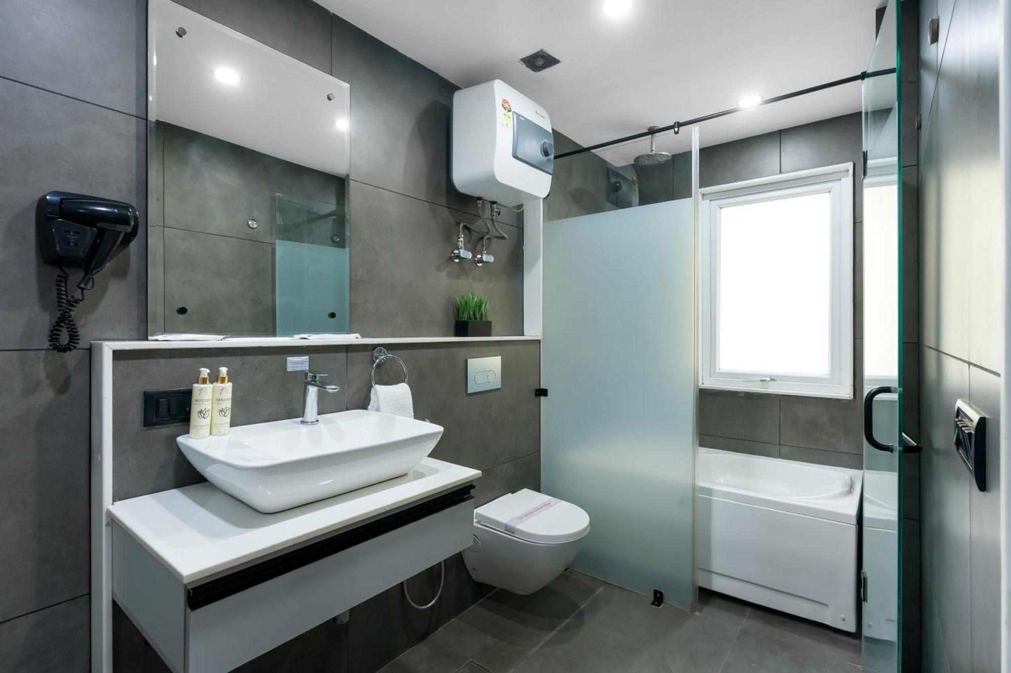 Bedchambers Serviced Apartments, Mg Road Gurgaon Exterior photo