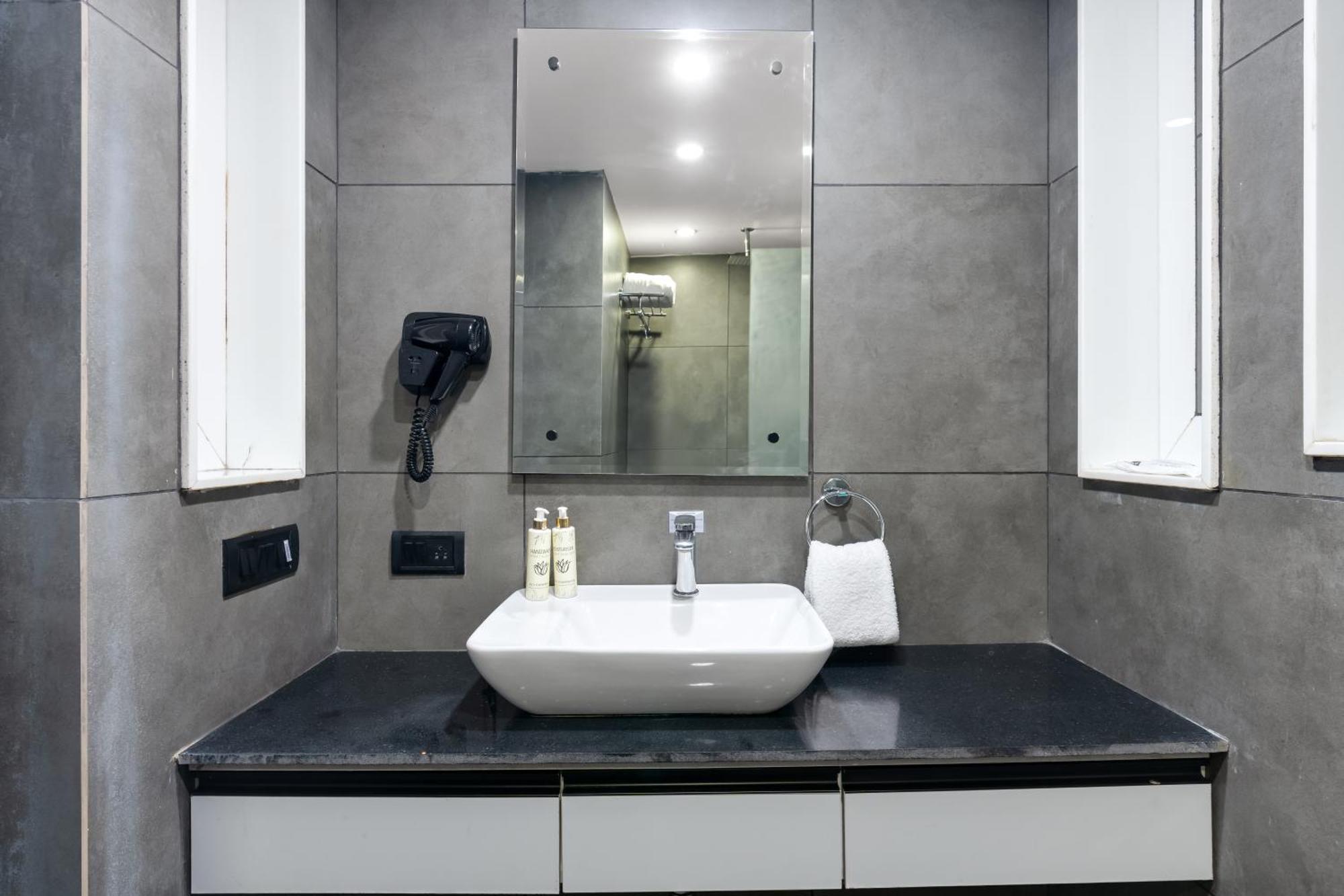 Bedchambers Serviced Apartments, Mg Road Gurgaon Exterior photo