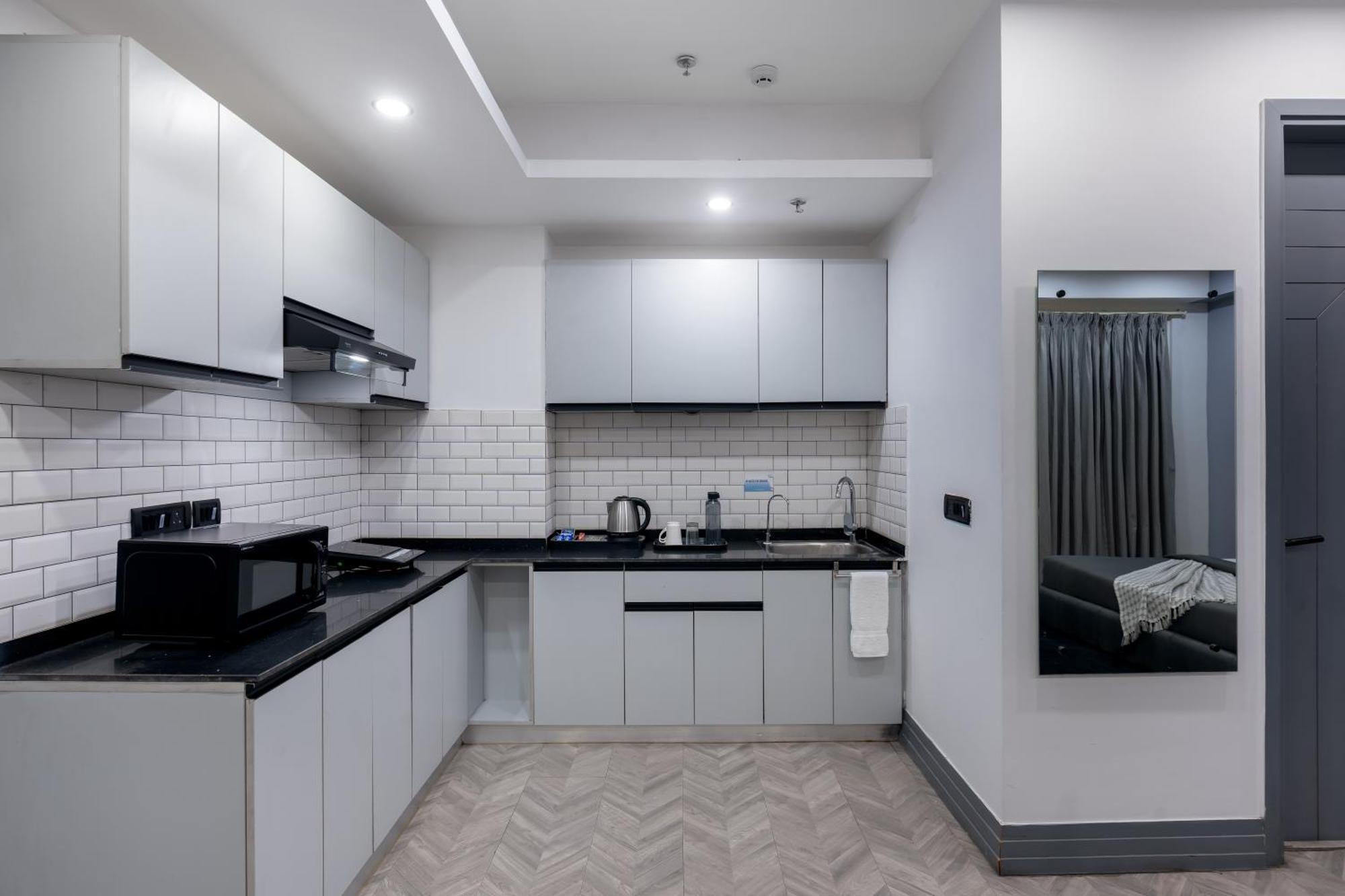 Bedchambers Serviced Apartments, Mg Road Gurgaon Exterior photo